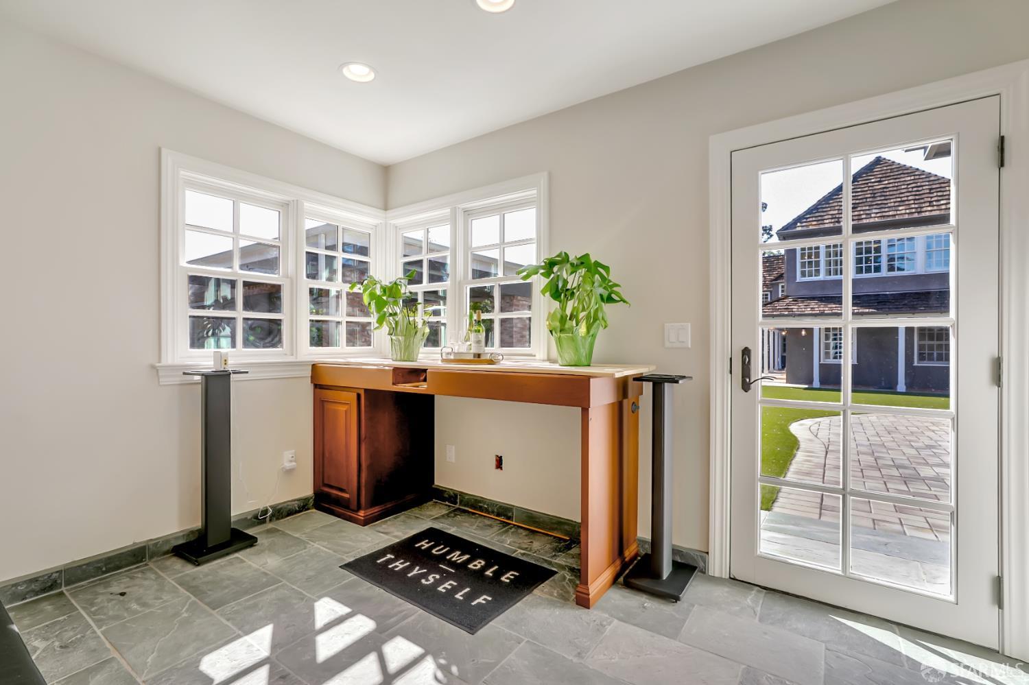 Detail Gallery Image 27 of 33 For 1640 University Ave, San Jose,  CA 95126 - 6 Beds | 4/1 Baths