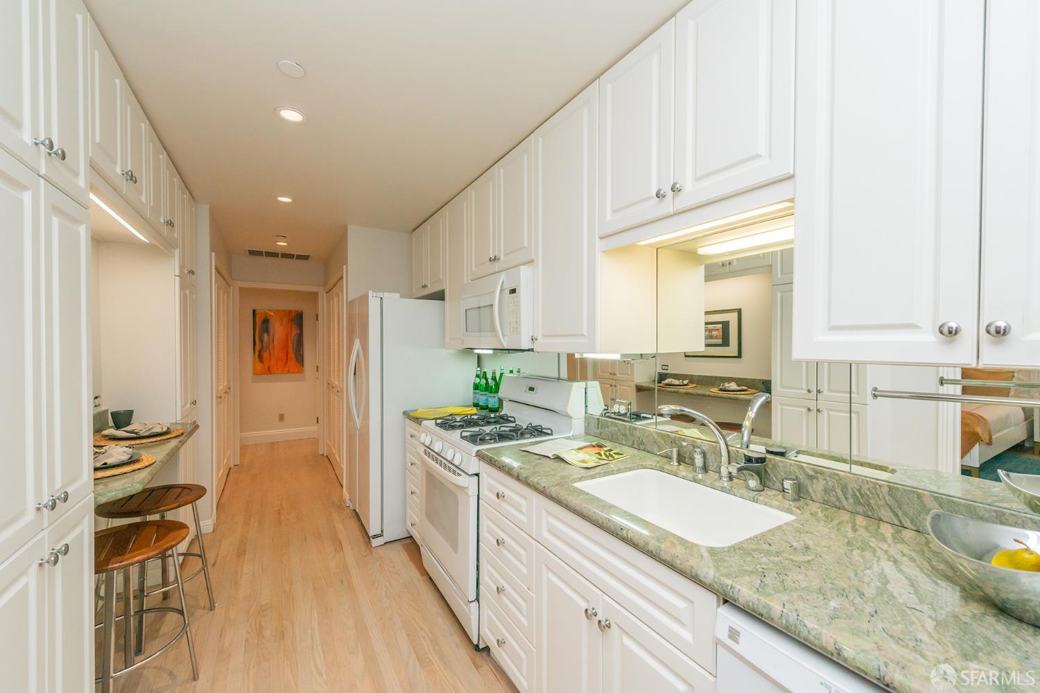 Detail Gallery Image 21 of 27 For 1183 Chestnut St, San Francisco,  CA 94109 - – Beds | – Baths