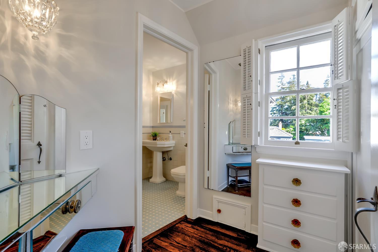 Detail Gallery Image 18 of 33 For 1640 University Ave, San Jose,  CA 95126 - 6 Beds | 4/1 Baths