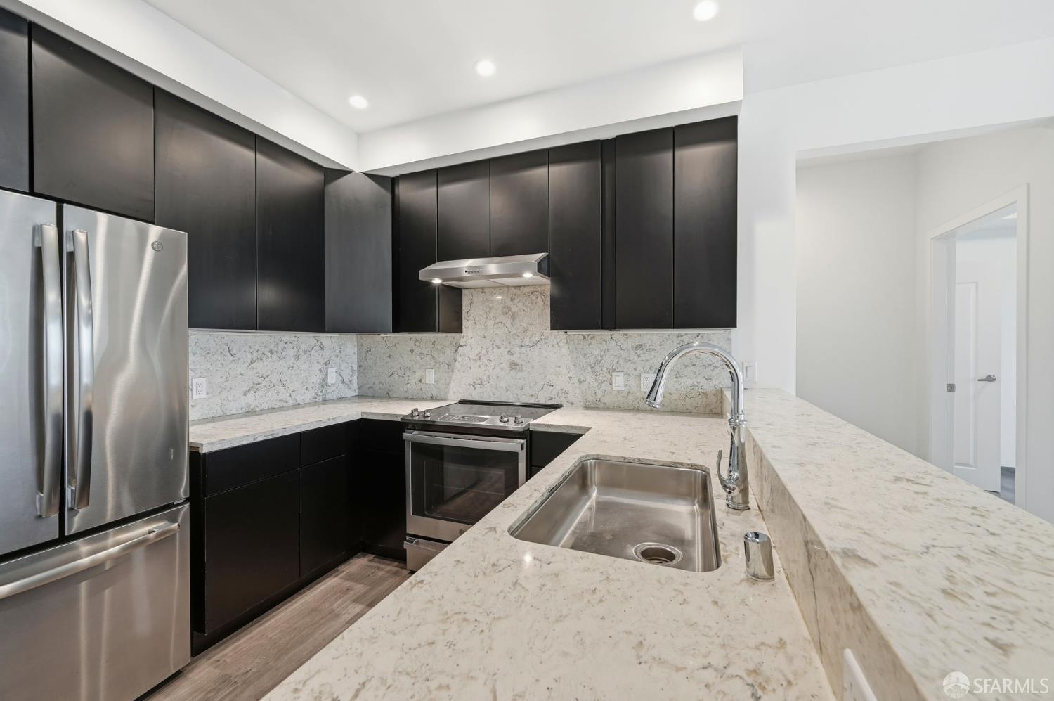 Detail Gallery Image 10 of 51 For 3535 Wawona St #415,  San Francisco,  CA 94116 - 2 Beds | 2 Baths