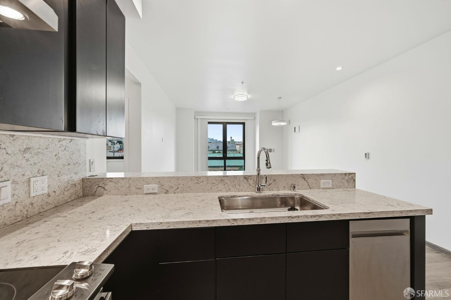 Detail Gallery Image 13 of 51 For 3535 Wawona St #415,  San Francisco,  CA 94116 - 2 Beds | 2 Baths