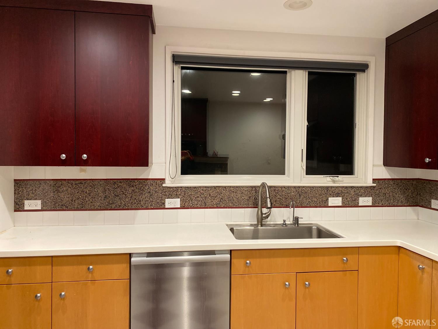 Detail Gallery Image 4 of 18 For 377 Oak Park Dr, San Francisco,  CA 94131 - 2 Beds | 2 Baths