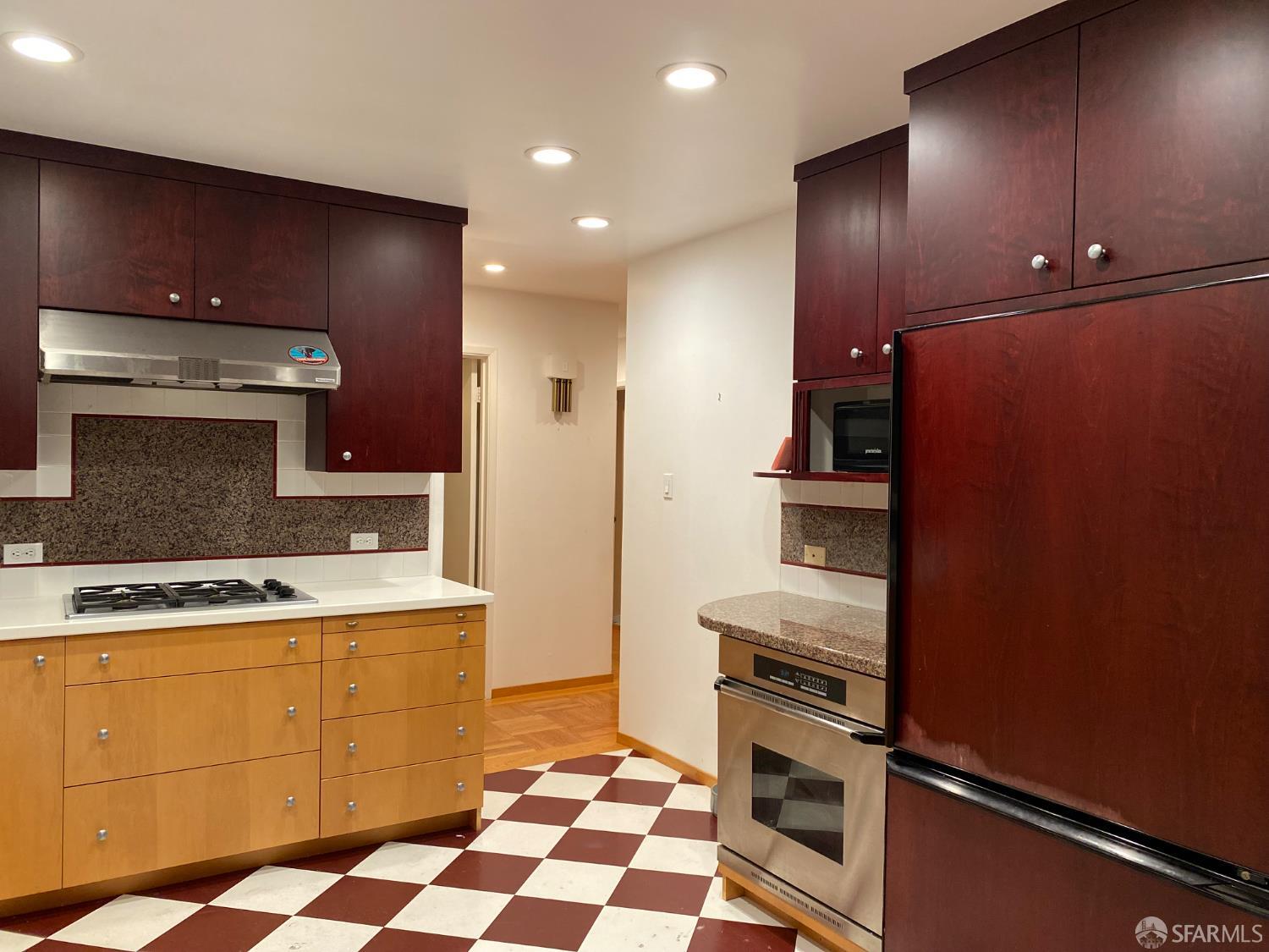 Detail Gallery Image 3 of 18 For 377 Oak Park Dr, San Francisco,  CA 94131 - 2 Beds | 2 Baths