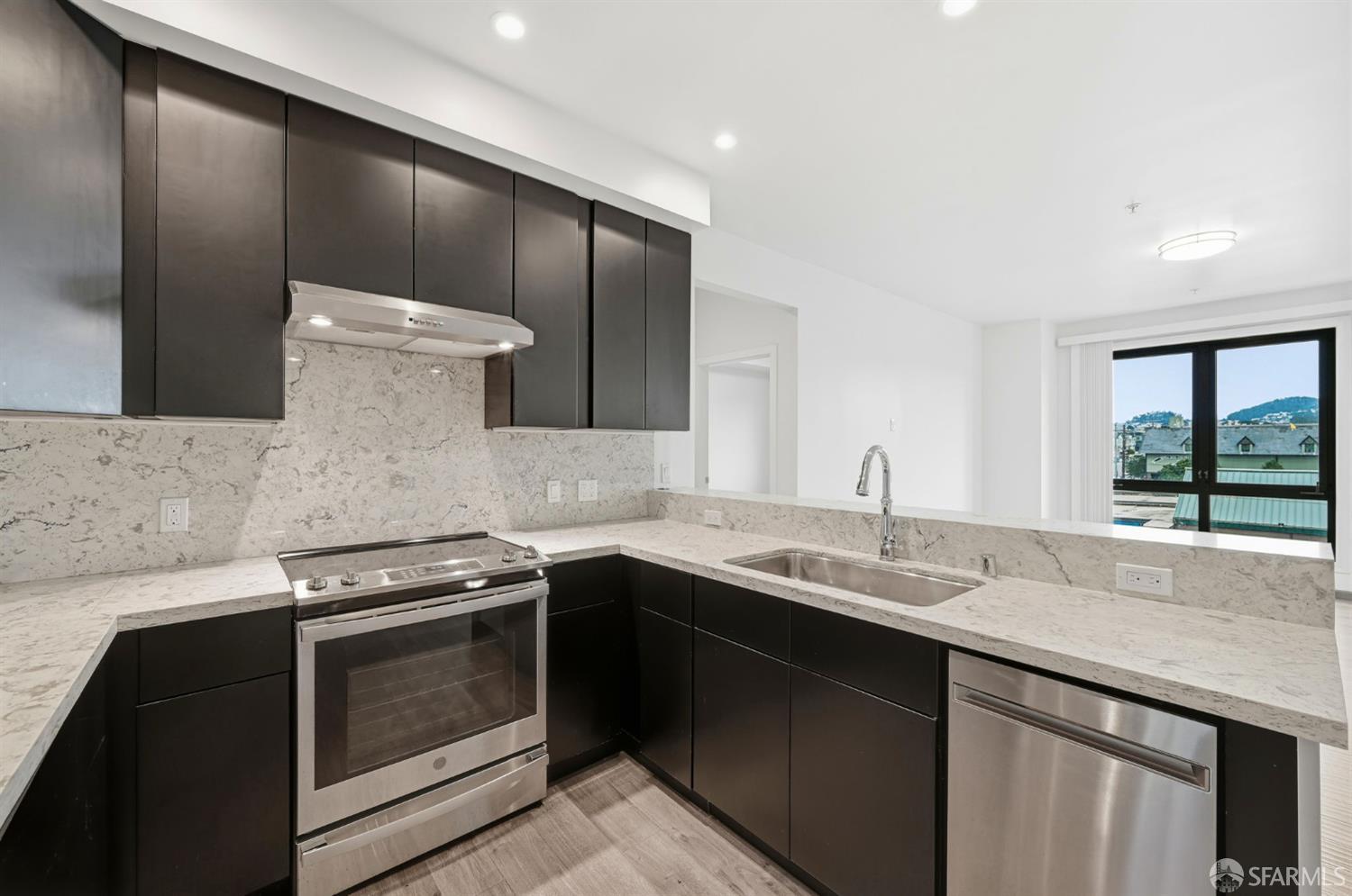 Detail Gallery Image 11 of 51 For 3535 Wawona St #415,  San Francisco,  CA 94116 - 2 Beds | 2 Baths