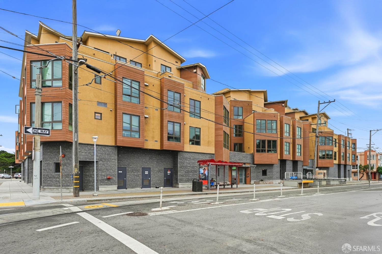 Detail Gallery Image 2 of 51 For 3535 Wawona St #415,  San Francisco,  CA 94116 - 2 Beds | 2 Baths