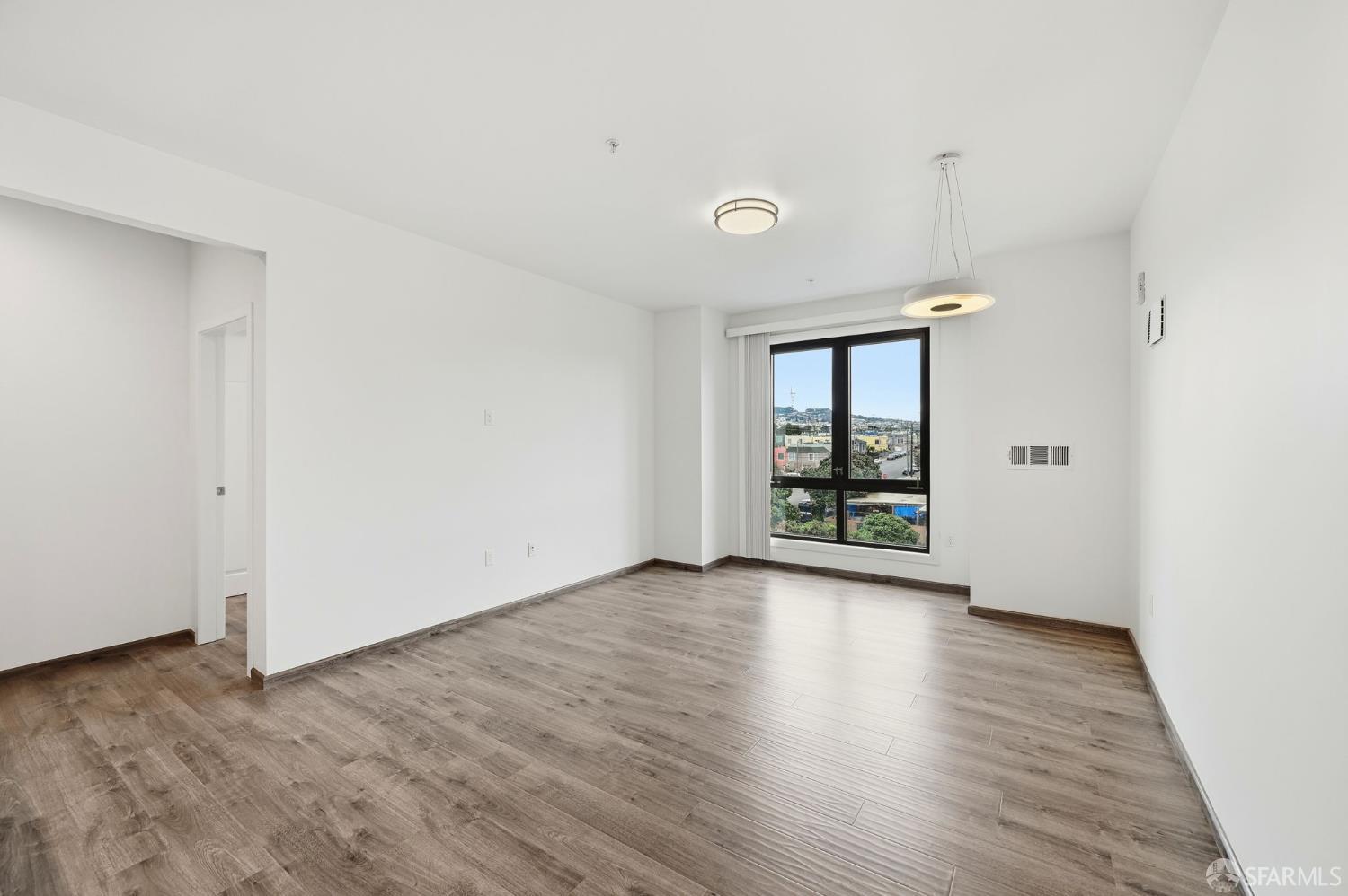 Detail Gallery Image 6 of 51 For 3535 Wawona St #415,  San Francisco,  CA 94116 - 2 Beds | 2 Baths