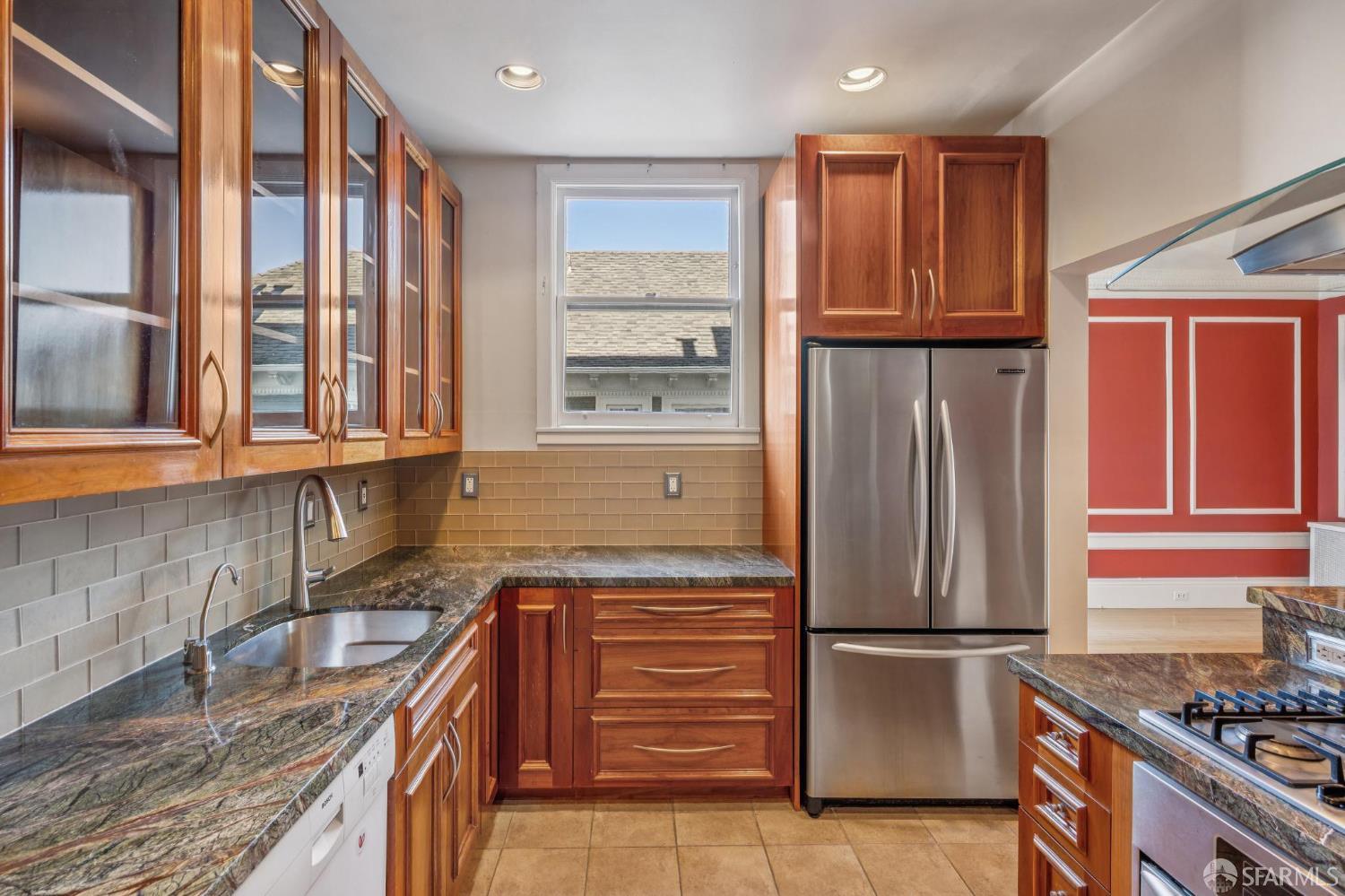 Detail Gallery Image 8 of 25 For 189 Commonwealth Ave #3,  San Francisco,  CA 94118 - 3 Beds | 1/1 Baths