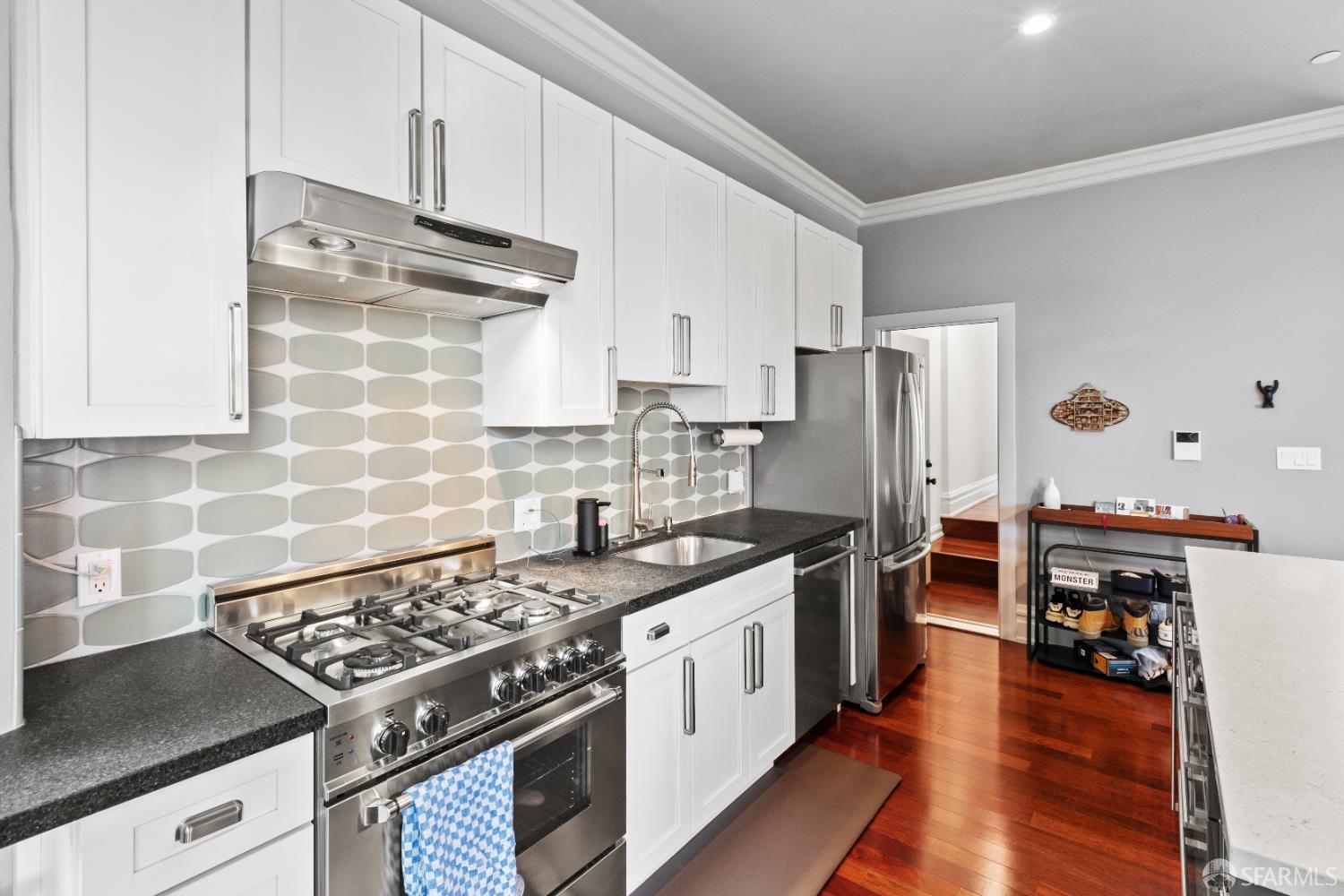 Detail Gallery Image 10 of 43 For 2893 24th St, San Francisco,  CA 94110 - 1 Beds | 1 Baths