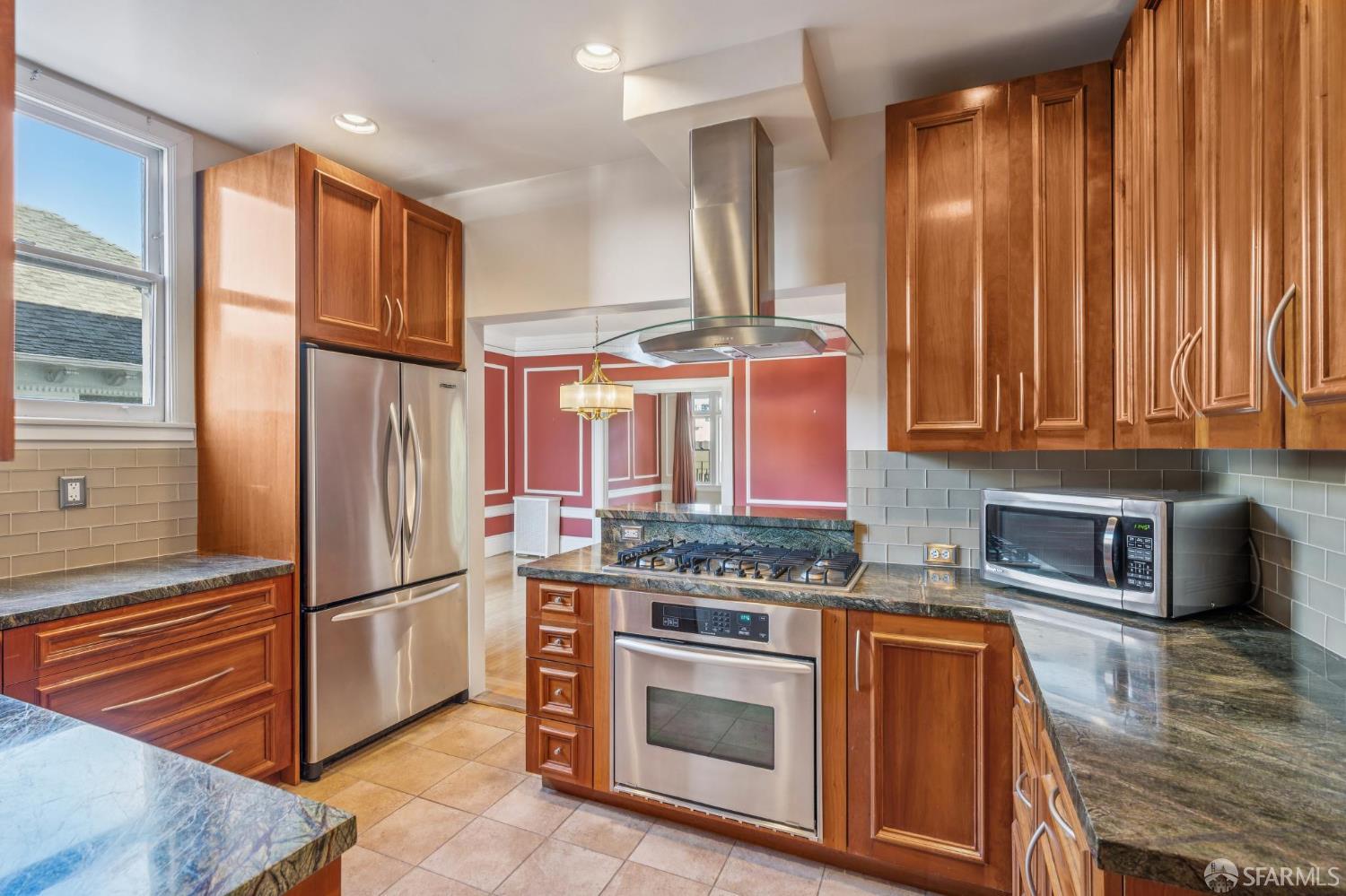 Detail Gallery Image 9 of 25 For 189 Commonwealth Ave #3,  San Francisco,  CA 94118 - 3 Beds | 1/1 Baths