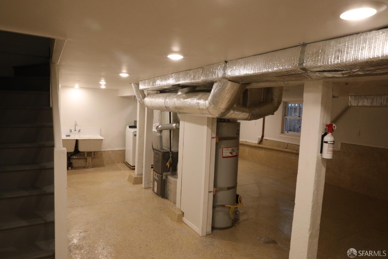 Detail Gallery Image 9 of 22 For 285 Moncada Way, San Francisco,  CA 94127 - 4 Beds | 2/1 Baths