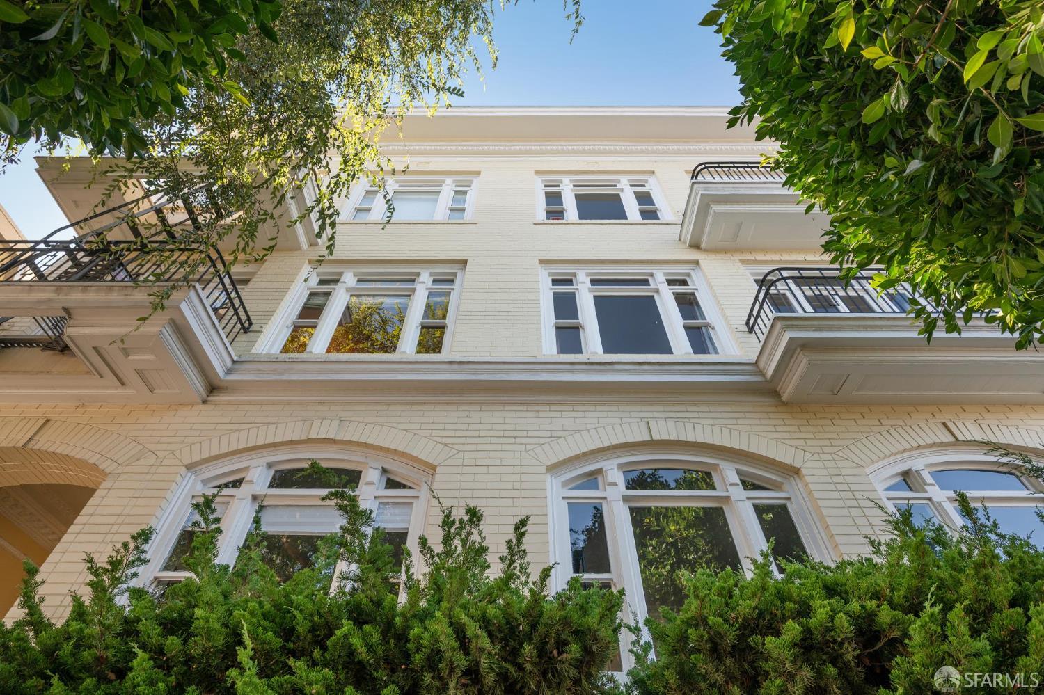 Detail Gallery Image 2 of 25 For 189 Commonwealth Ave #3,  San Francisco,  CA 94118 - 3 Beds | 1/1 Baths