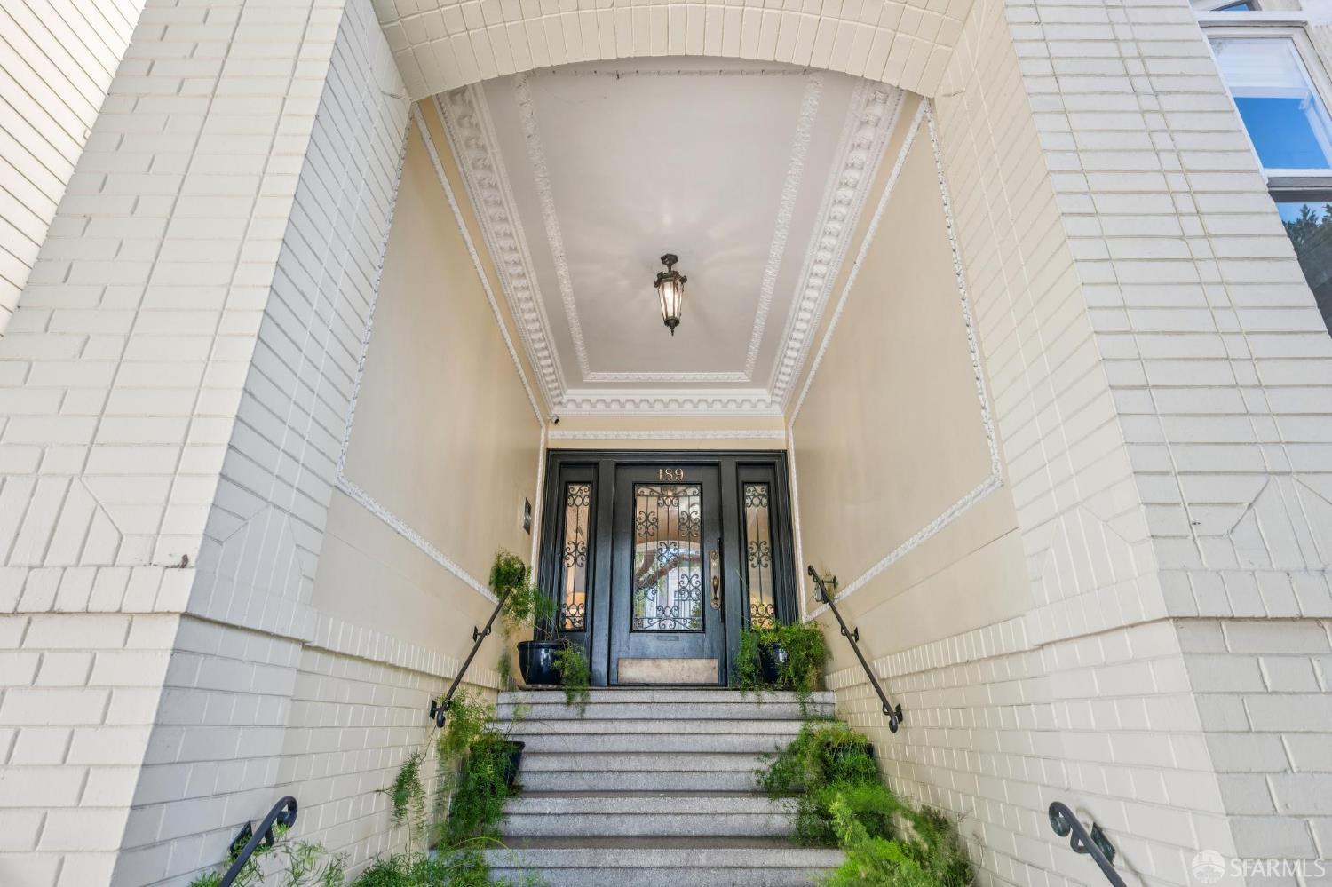 Detail Gallery Image 3 of 25 For 189 Commonwealth Ave #3,  San Francisco,  CA 94118 - 3 Beds | 1/1 Baths