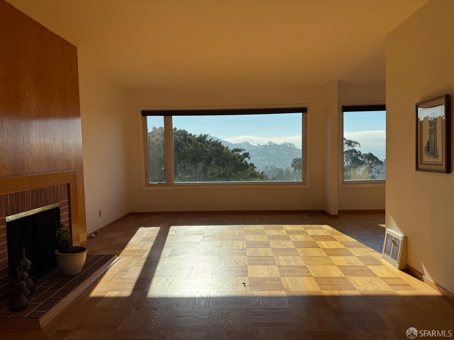 Detail Gallery Image 2 of 18 For 377 Oak Park Dr, San Francisco,  CA 94131 - 2 Beds | 2 Baths