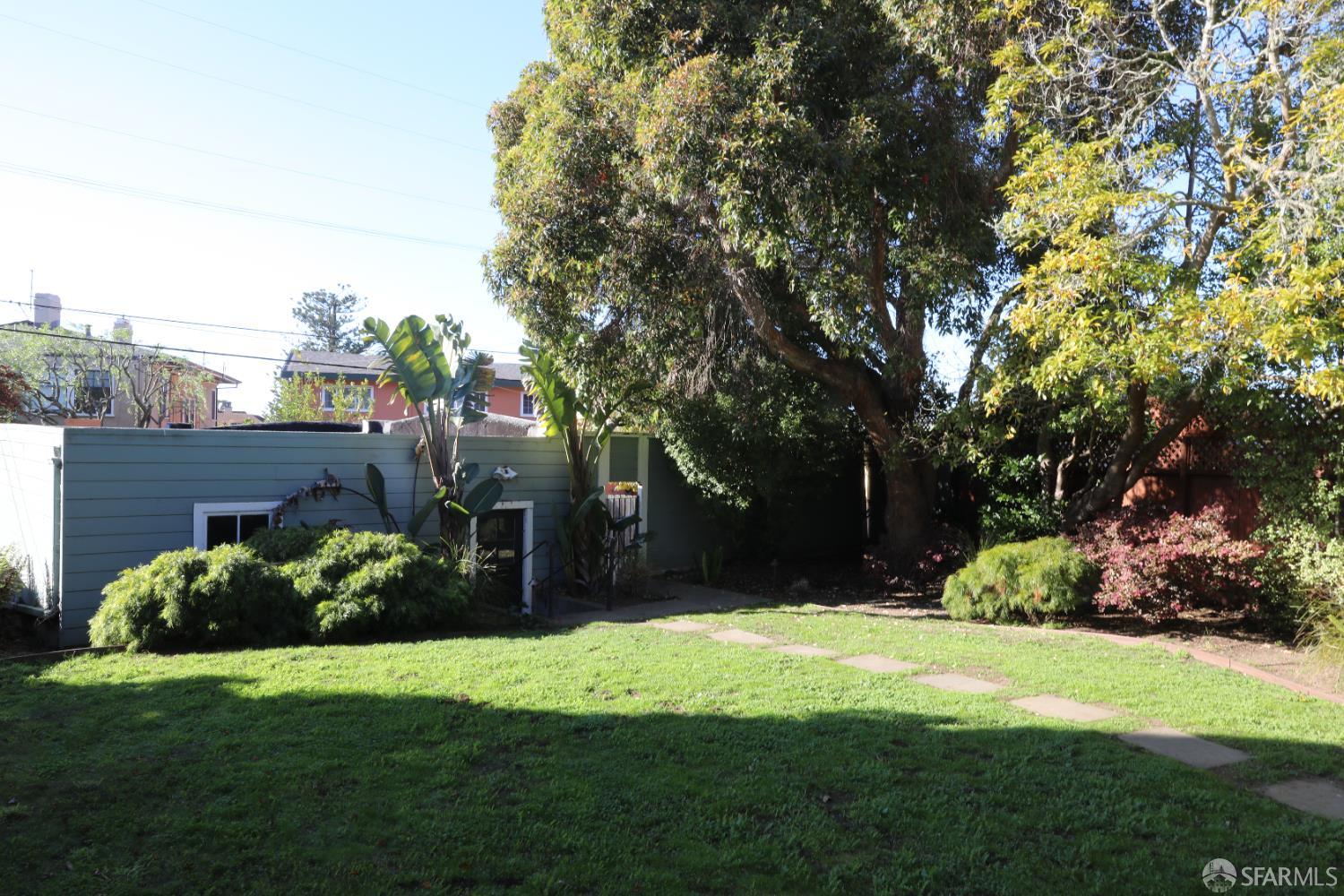 Detail Gallery Image 11 of 22 For 285 Moncada Way, San Francisco,  CA 94127 - 4 Beds | 2/1 Baths