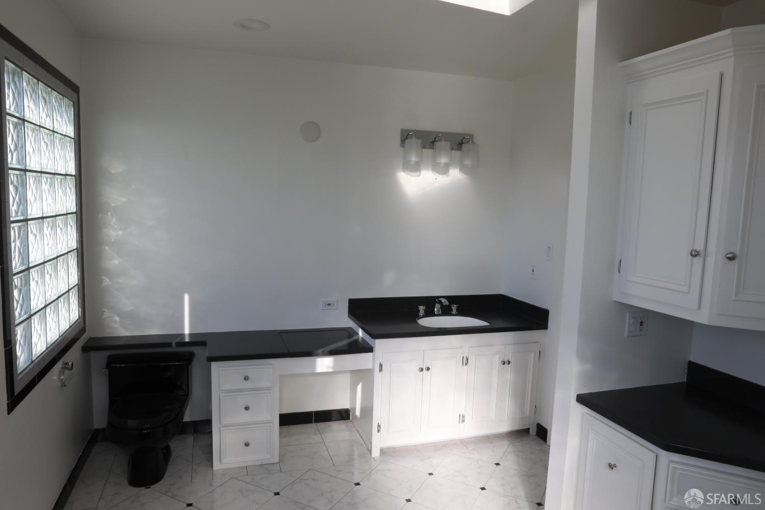 Detail Gallery Image 8 of 22 For 285 Moncada Way, San Francisco,  CA 94127 - 4 Beds | 2/1 Baths