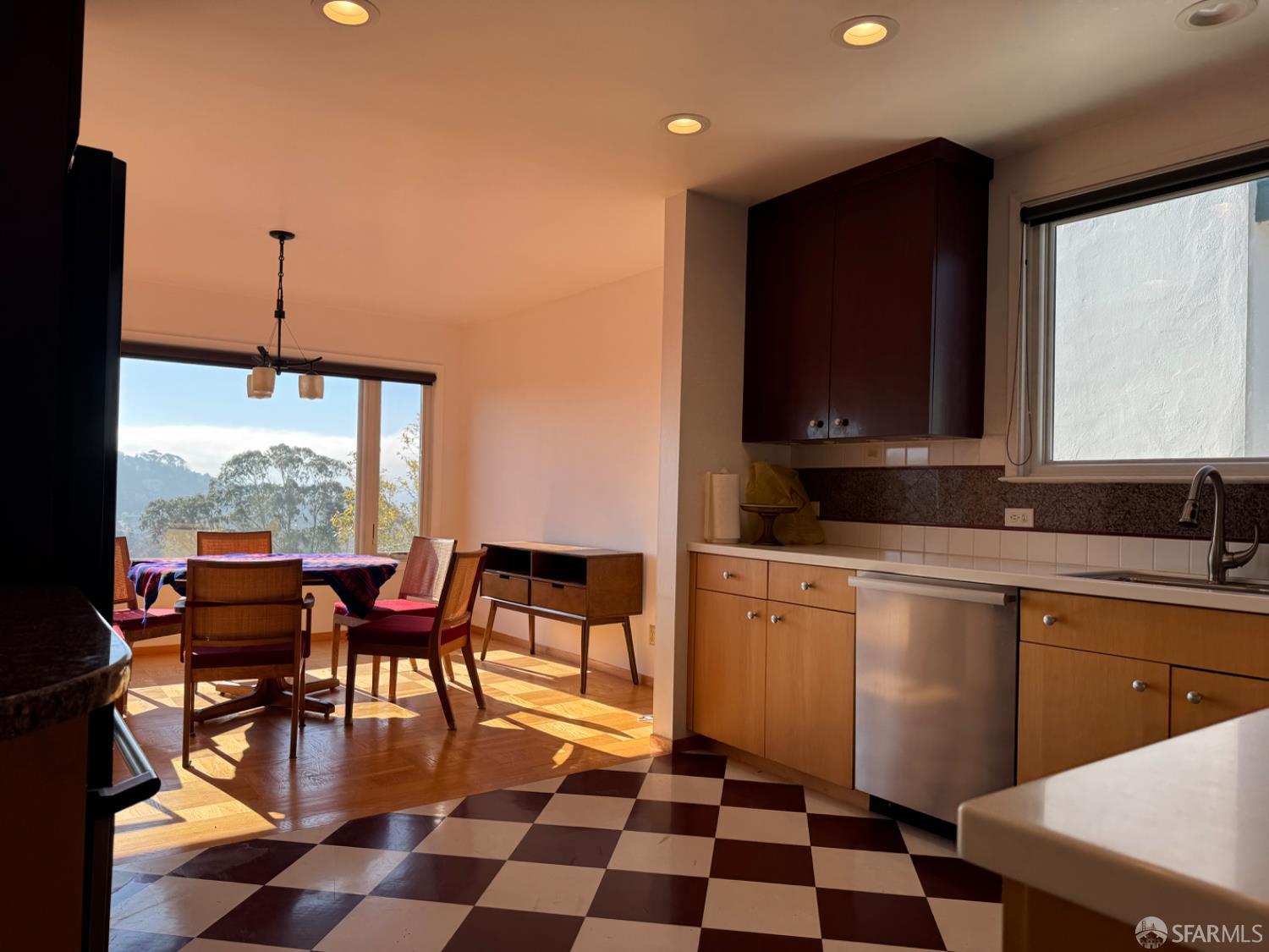 Detail Gallery Image 6 of 18 For 377 Oak Park Dr, San Francisco,  CA 94131 - 2 Beds | 2 Baths