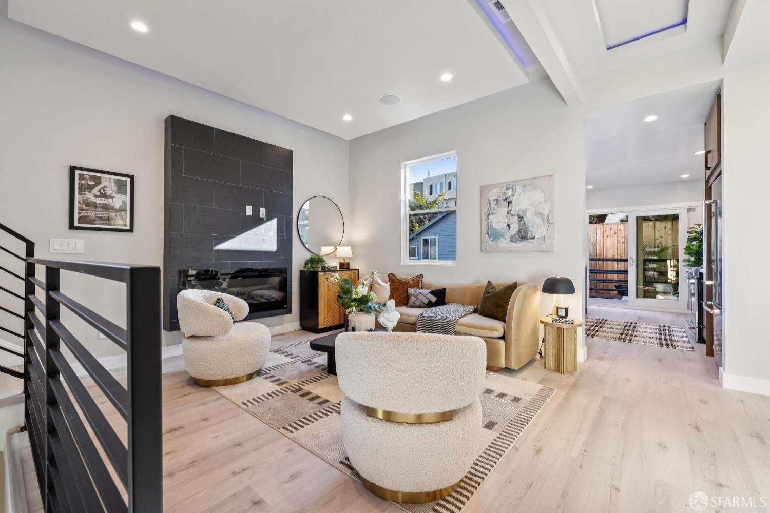 Detail Gallery Image 6 of 92 For 89 Naples St, San Francisco,  CA 94112 - 4 Beds | 3 Baths