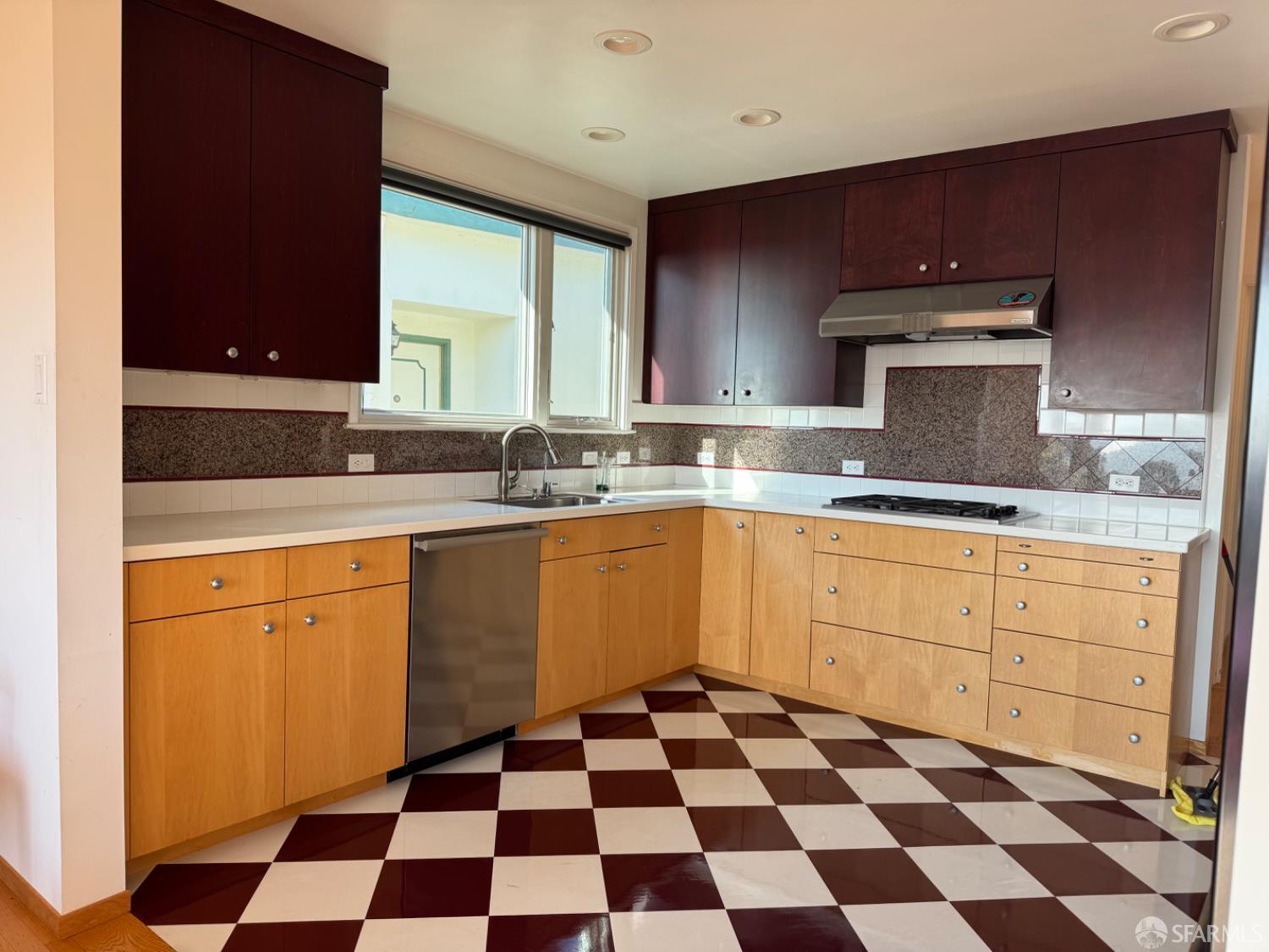 Detail Gallery Image 7 of 21 For 377 Oak Park Dr, San Francisco,  CA 94131 - 2 Beds | 2 Baths