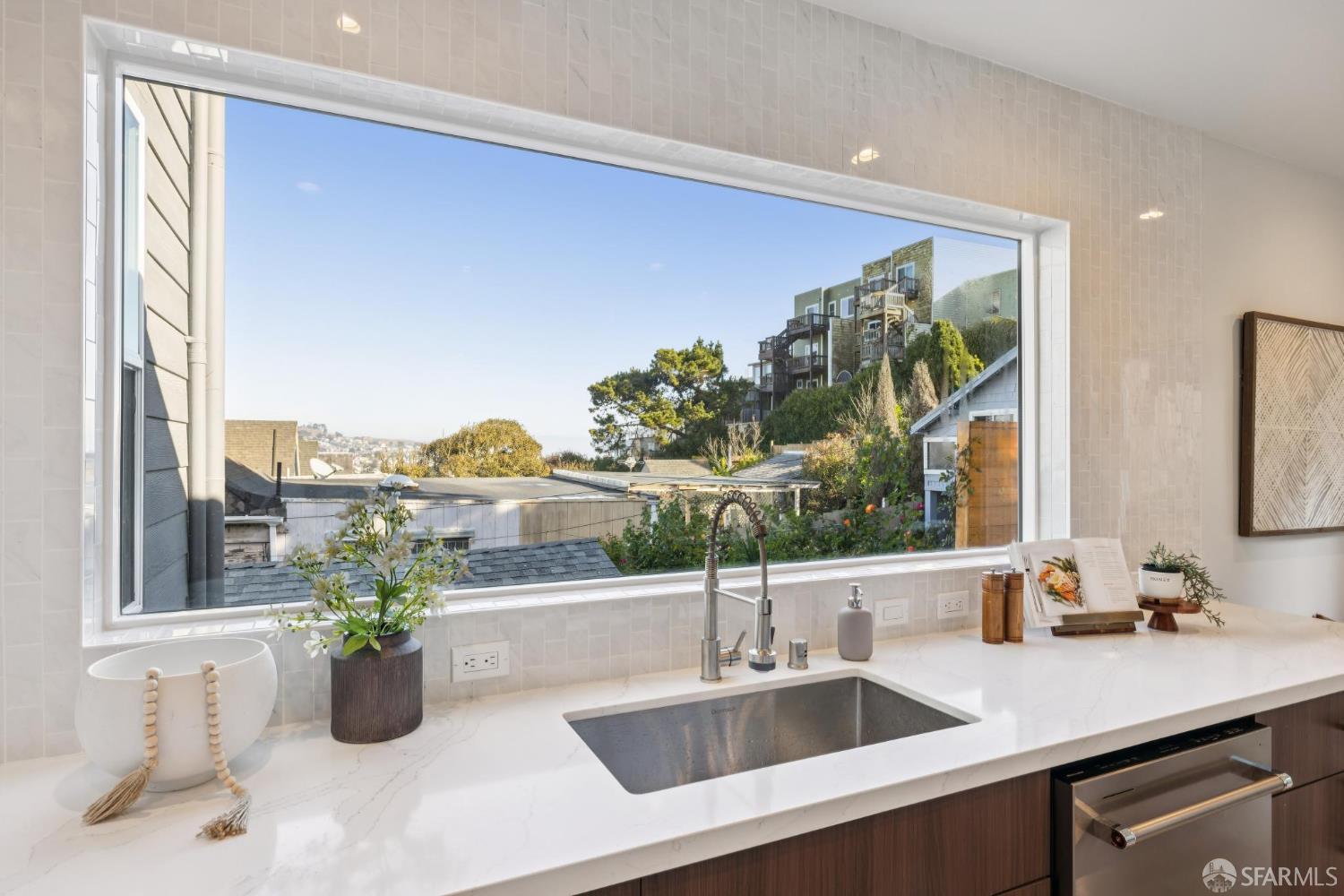 Detail Gallery Image 26 of 92 For 89 Naples St, San Francisco,  CA 94112 - 4 Beds | 3 Baths