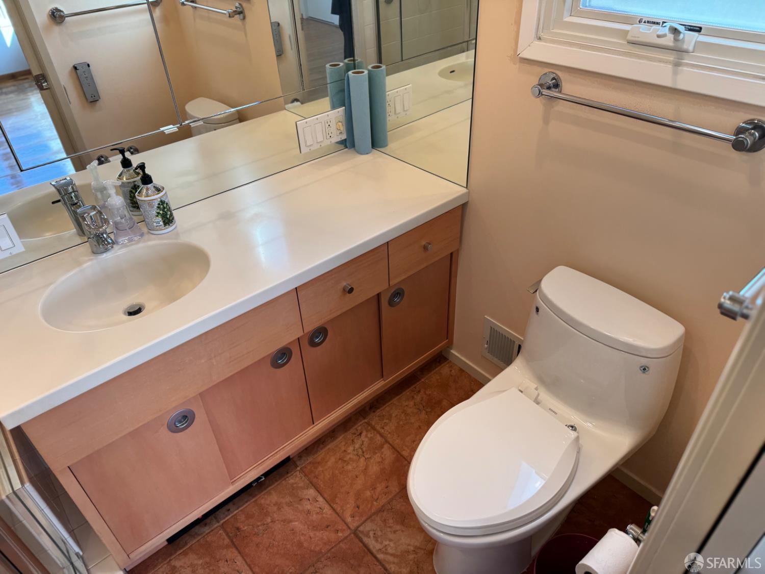 Detail Gallery Image 11 of 21 For 377 Oak Park Dr, San Francisco,  CA 94131 - 2 Beds | 2 Baths