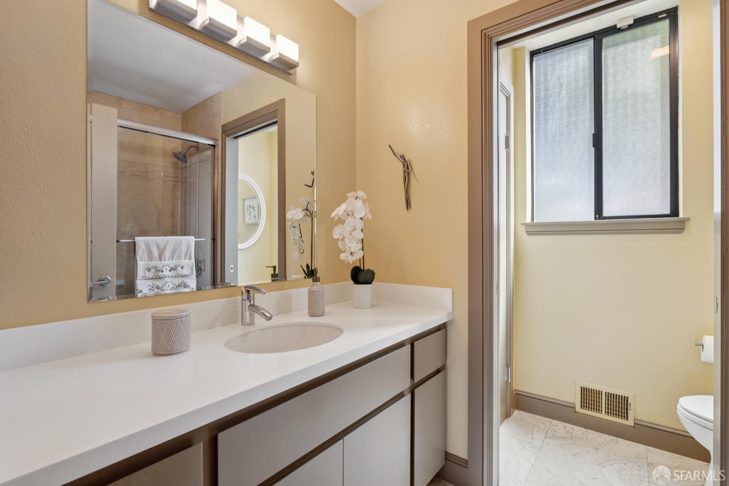 Detail Gallery Image 26 of 54 For 214 the Knoll, Orinda,  CA 94563 - 3 Beds | 3 Baths