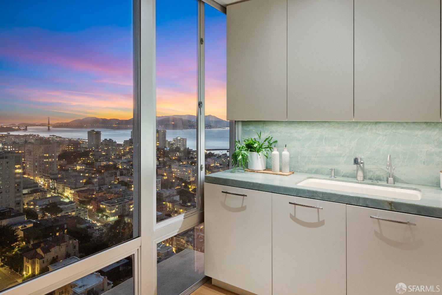 Detail Gallery Image 3 of 46 For 1750 Taylor St #2202,  San Francisco,  CA 94133 - 2 Beds | 2 Baths