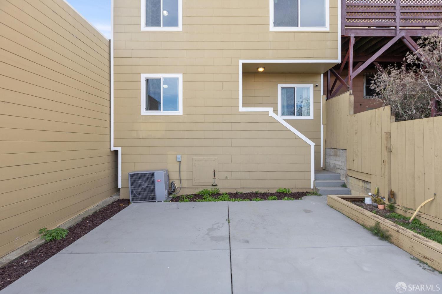 Detail Gallery Image 24 of 25 For 517 Nevada St, San Francisco,  CA 94110 - 4 Beds | 2 Baths