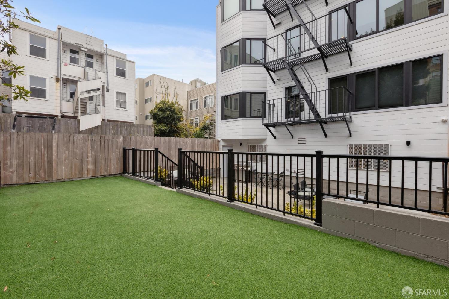 Detail Gallery Image 44 of 62 For 1624 Larkin St #4,  San Francisco,  CA 94109 - 1 Beds | 1 Baths