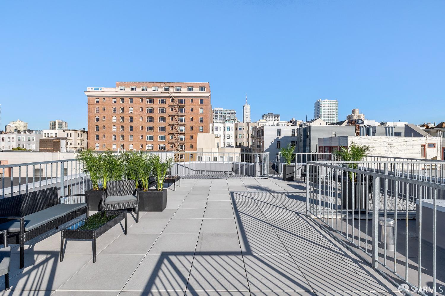 Detail Gallery Image 47 of 62 For 1624 Larkin St #4,  San Francisco,  CA 94109 - 1 Beds | 1 Baths