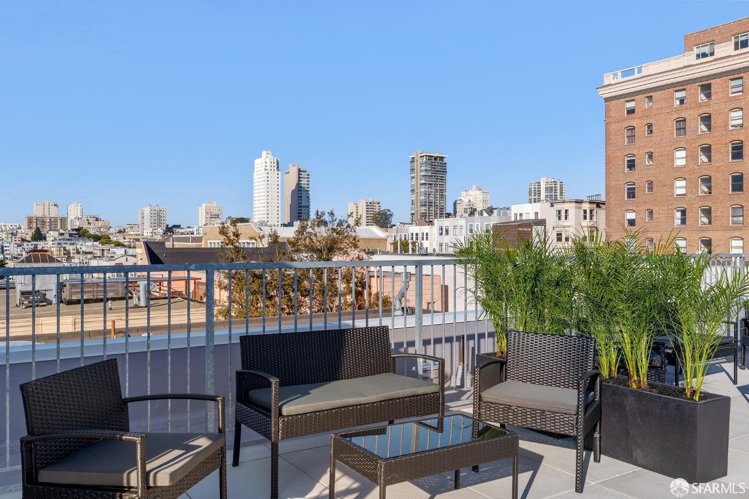 Detail Gallery Image 50 of 62 For 1624 Larkin St #4,  San Francisco,  CA 94109 - 1 Beds | 1 Baths