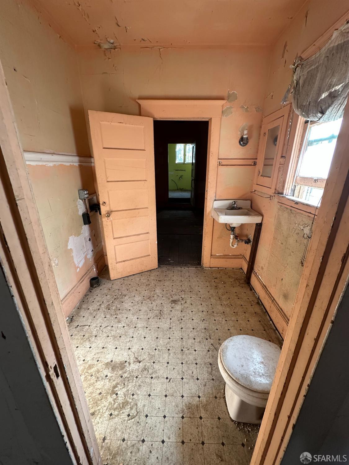 Detail Gallery Image 11 of 30 For 2140 27th Ave, Oakland,  CA 94601 - 2 Beds | 2 Baths