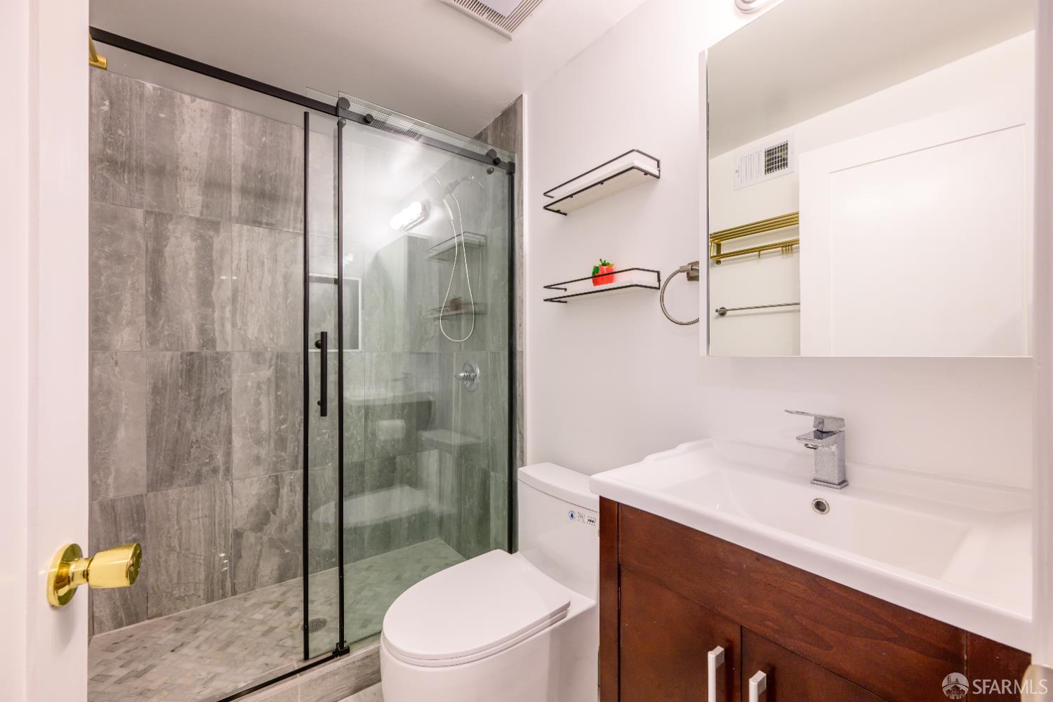 Detail Gallery Image 18 of 37 For 2371 30th Ave, San Francisco,  CA 94116 - 3 Beds | 1 Baths