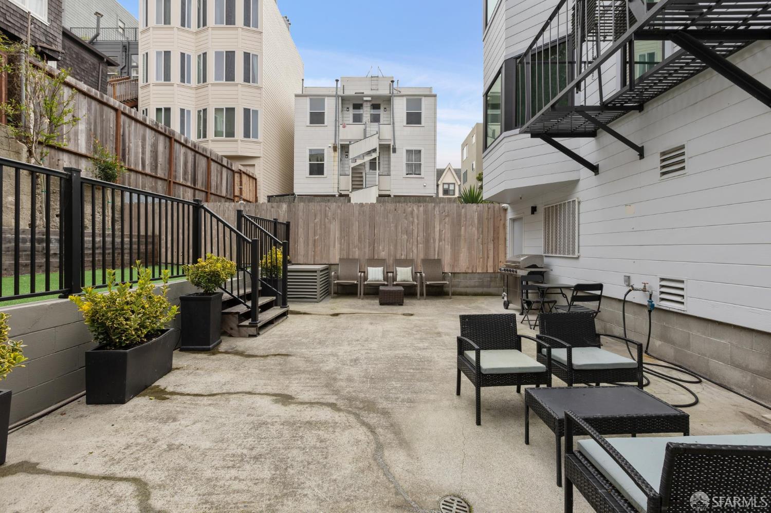 Detail Gallery Image 41 of 62 For 1624 Larkin St #4,  San Francisco,  CA 94109 - 1 Beds | 1 Baths