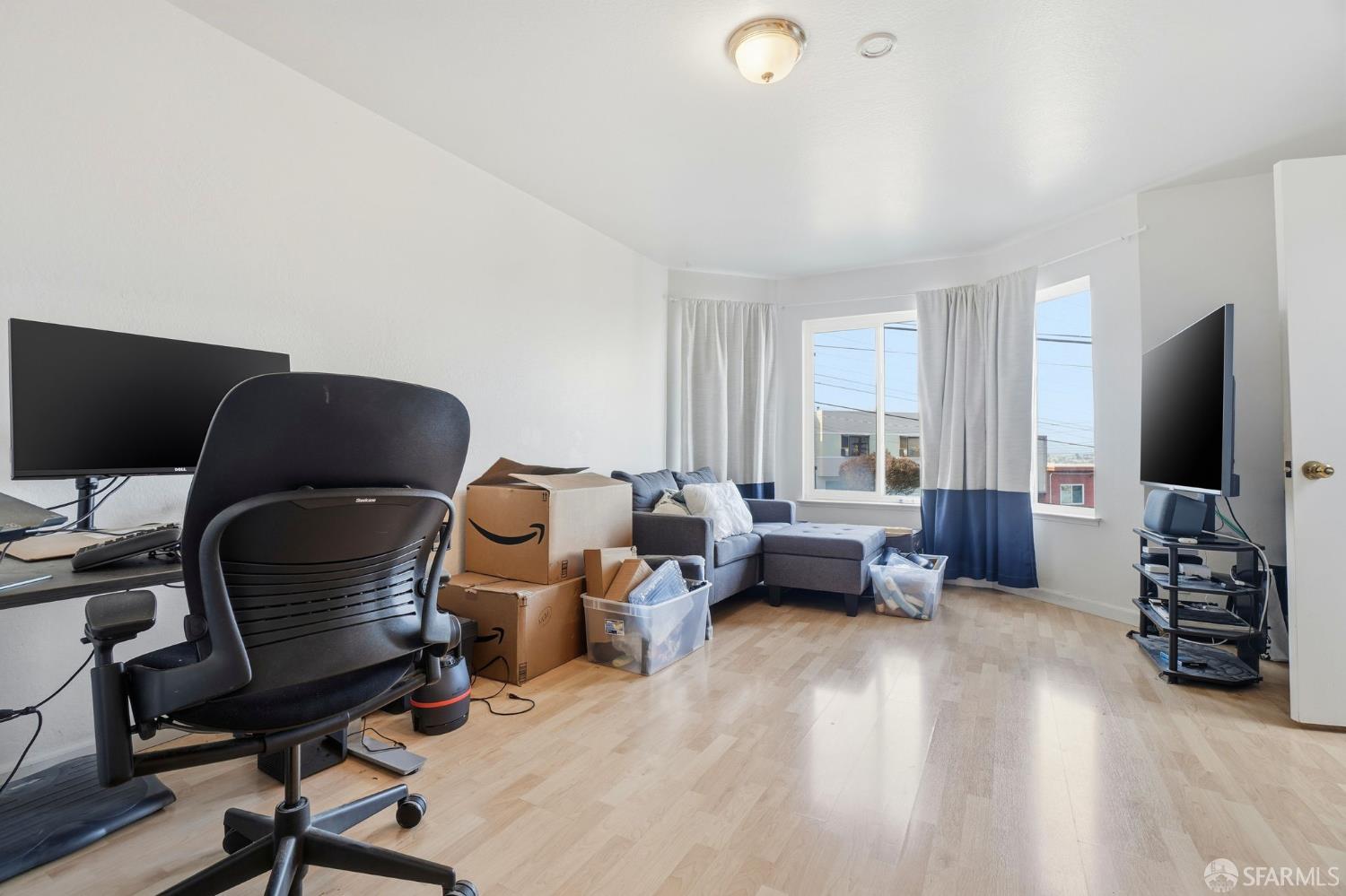 Detail Gallery Image 15 of 38 For 1831 Silliman St, San Francisco,  CA 94134 - 4 Beds | 3 Baths