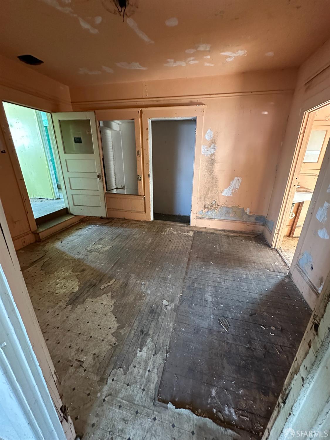 Detail Gallery Image 13 of 30 For 2140 27th Ave, Oakland,  CA 94601 - 2 Beds | 2 Baths