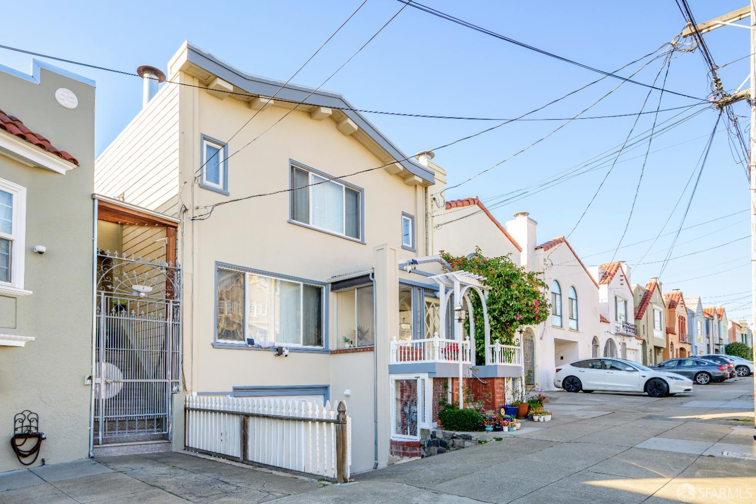 Detail Gallery Image 2 of 37 For 2371 30th Ave, San Francisco,  CA 94116 - 3 Beds | 1 Baths