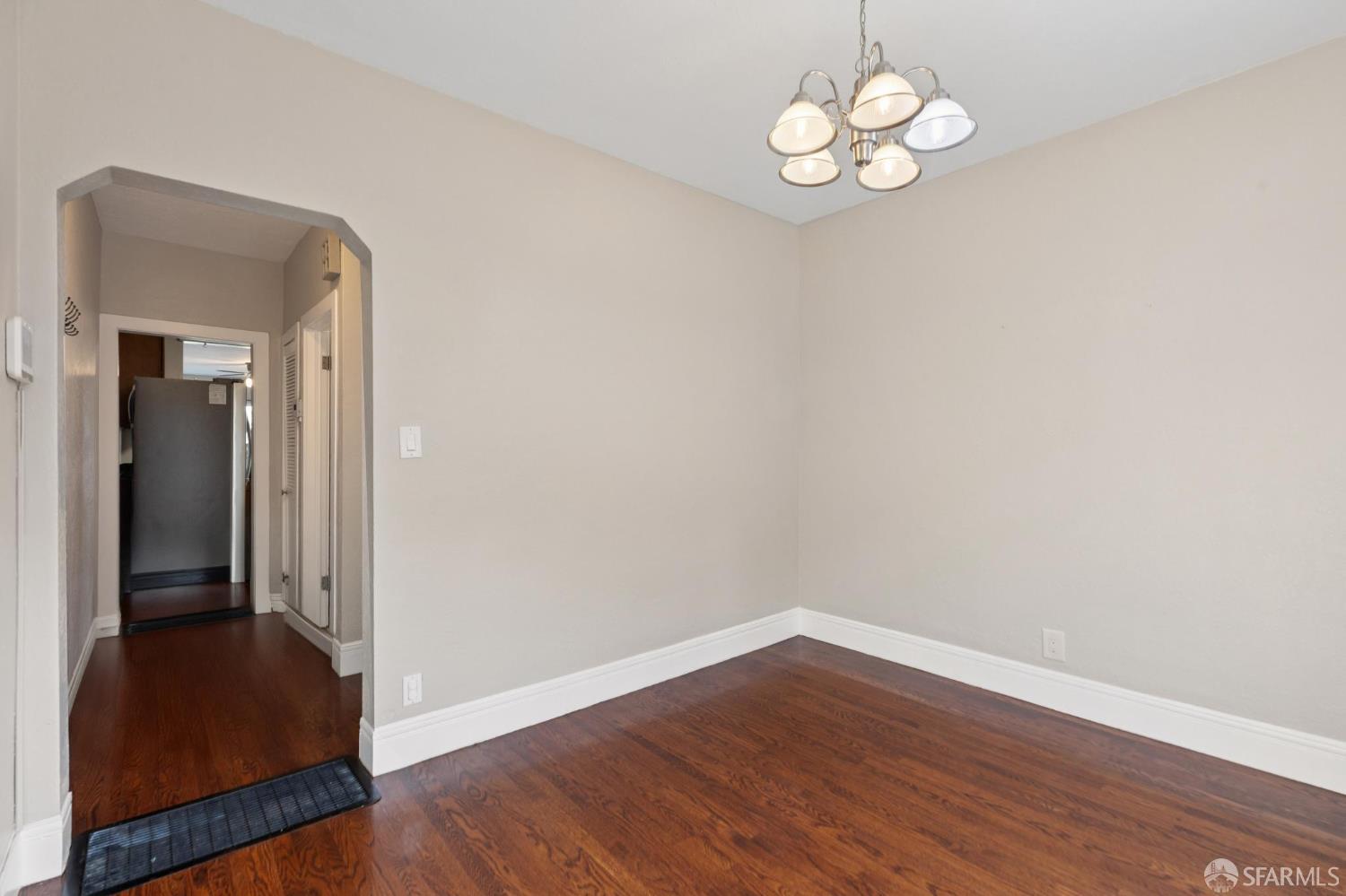 Detail Gallery Image 6 of 25 For 517 Nevada St, San Francisco,  CA 94110 - 4 Beds | 2 Baths