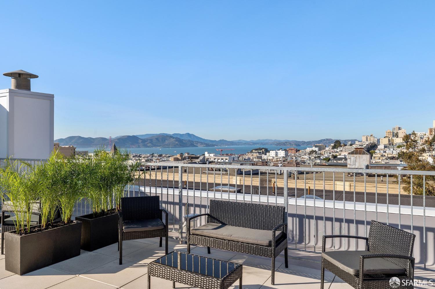 Detail Gallery Image 49 of 62 For 1624 Larkin St #4,  San Francisco,  CA 94109 - 1 Beds | 1 Baths