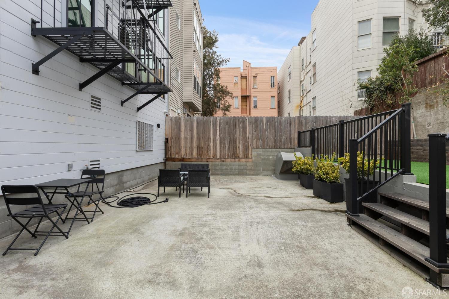 Detail Gallery Image 40 of 62 For 1624 Larkin St #4,  San Francisco,  CA 94109 - 1 Beds | 1 Baths