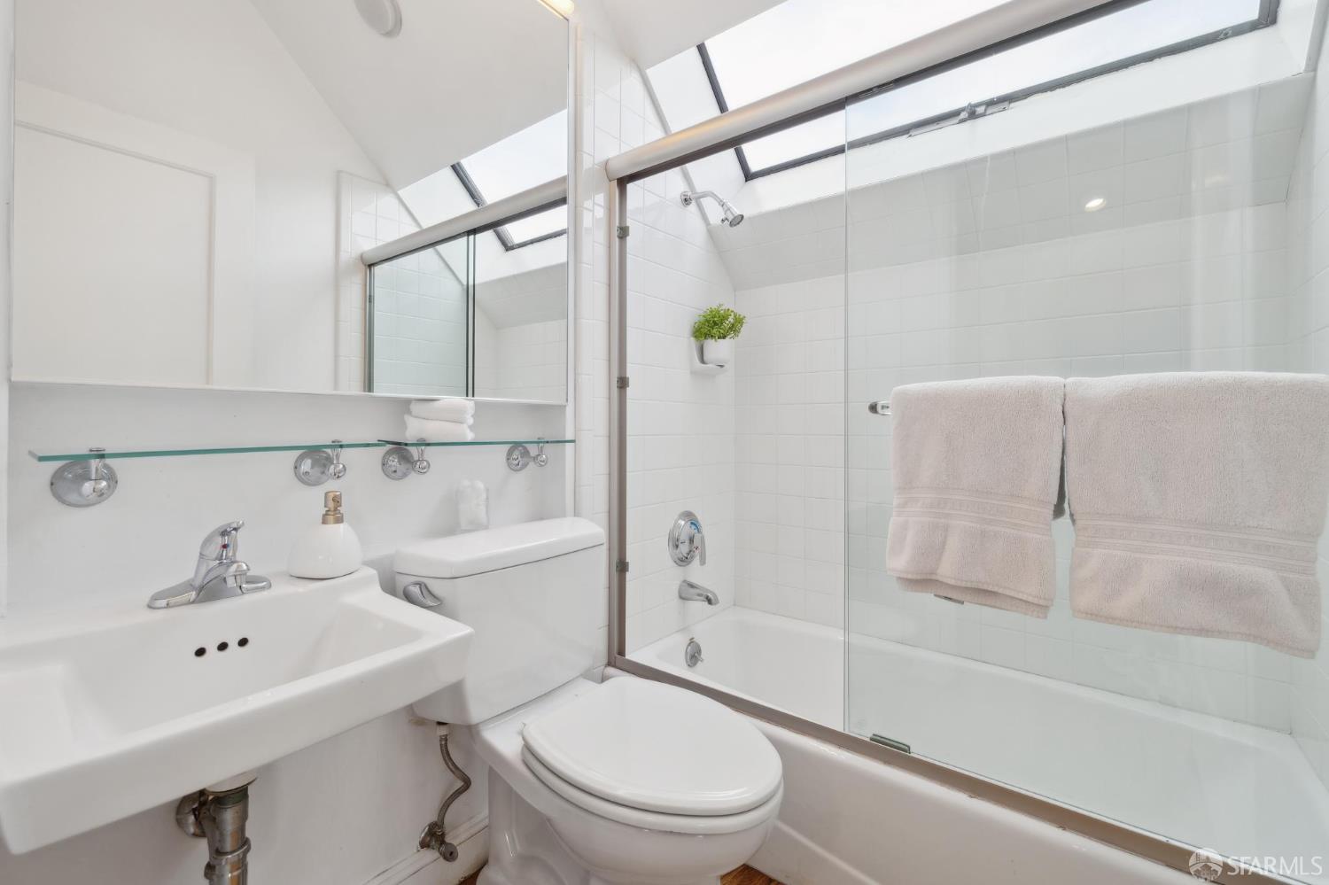 Detail Gallery Image 40 of 71 For 245 Alhambra St, San Francisco,  CA 94123 - 4 Beds | 3/1 Baths