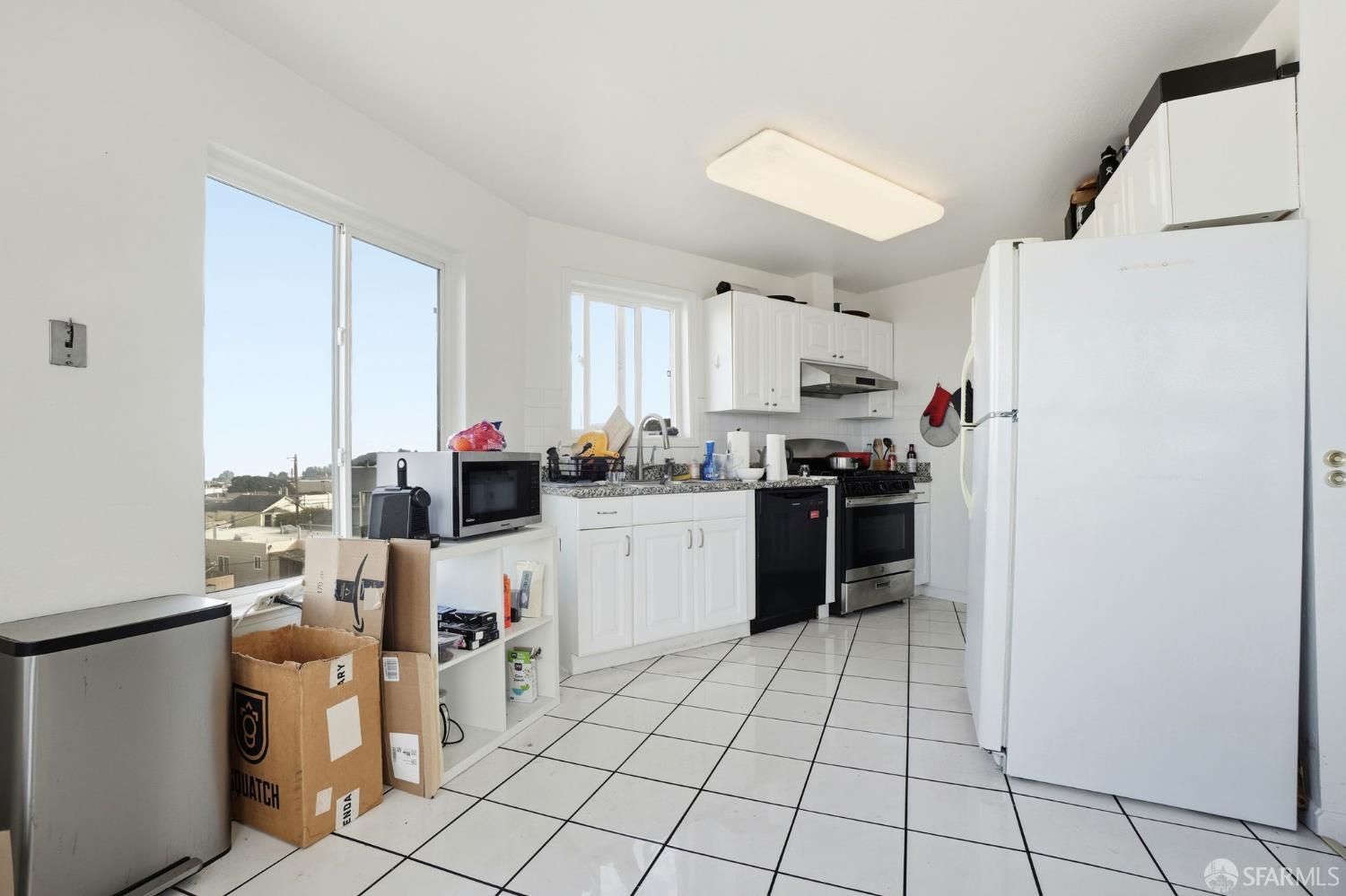 Detail Gallery Image 11 of 38 For 1831 Silliman St, San Francisco,  CA 94134 - 4 Beds | 3 Baths