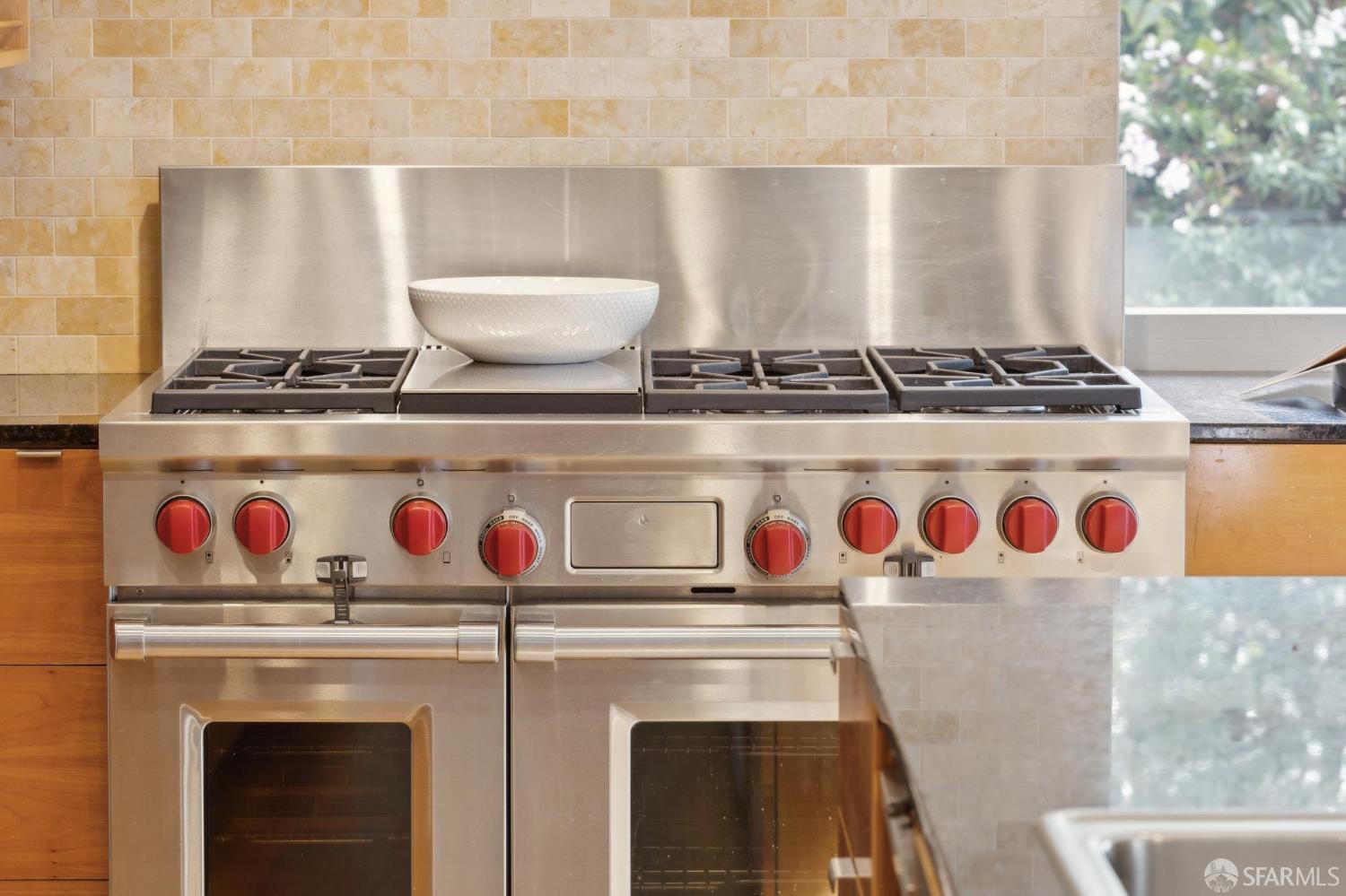 Detail Gallery Image 16 of 71 For 245 Alhambra St, San Francisco,  CA 94123 - 4 Beds | 3/1 Baths