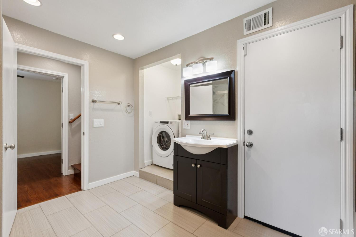 Detail Gallery Image 19 of 25 For 517 Nevada St, San Francisco,  CA 94110 - 4 Beds | 2 Baths