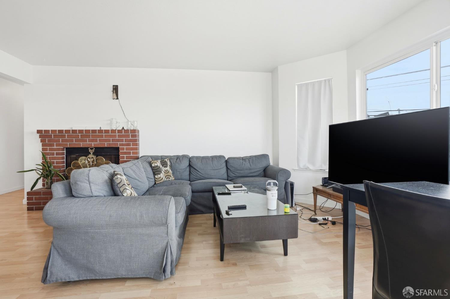 Detail Gallery Image 7 of 38 For 1831 Silliman St, San Francisco,  CA 94134 - 4 Beds | 3 Baths