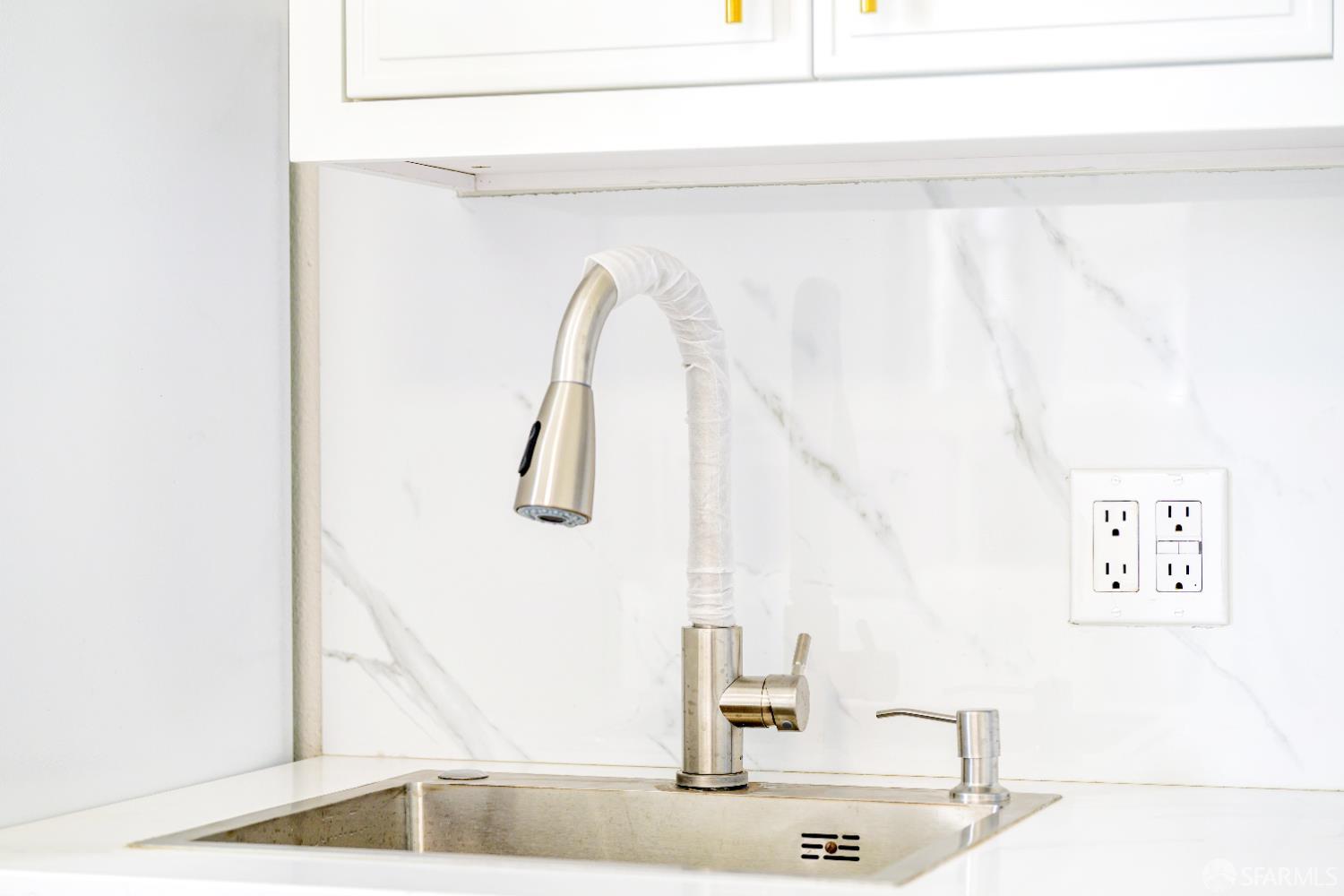 Detail Gallery Image 7 of 37 For 2371 30th Ave, San Francisco,  CA 94116 - 3 Beds | 1 Baths