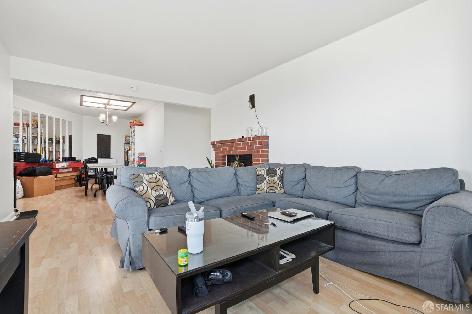 Detail Gallery Image 8 of 38 For 1831 Silliman St, San Francisco,  CA 94134 - 4 Beds | 3 Baths