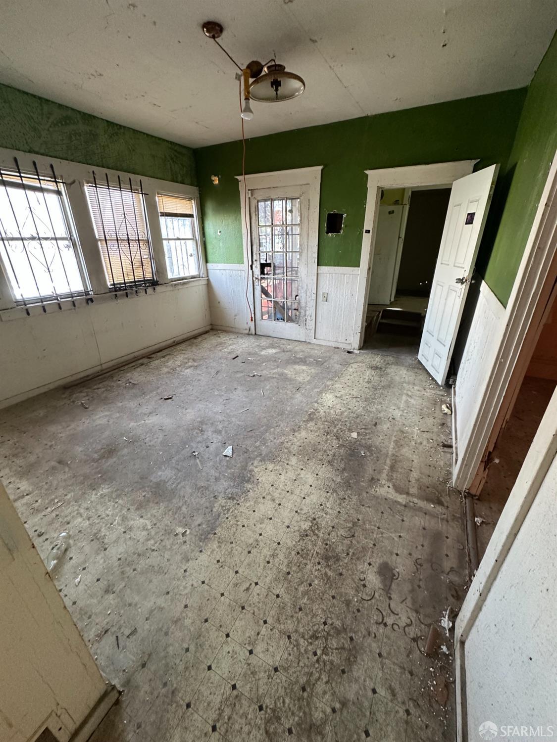 Detail Gallery Image 12 of 30 For 2140 27th Ave, Oakland,  CA 94601 - 2 Beds | 2 Baths