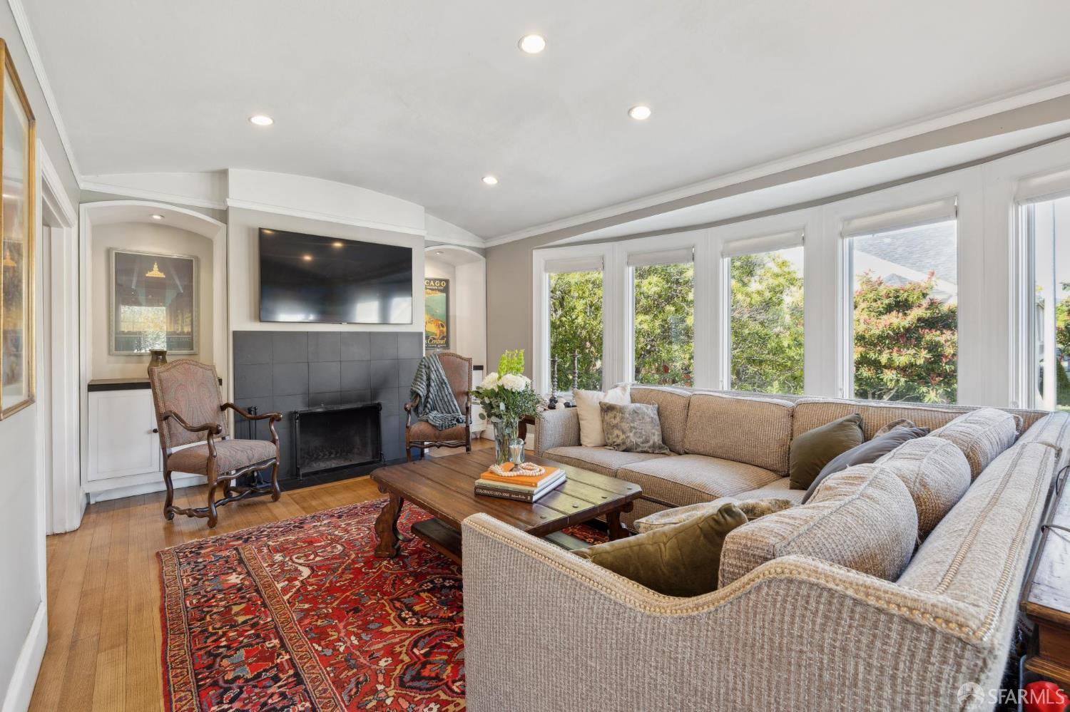 Detail Gallery Image 7 of 71 For 245 Alhambra St, San Francisco,  CA 94123 - 4 Beds | 3/1 Baths