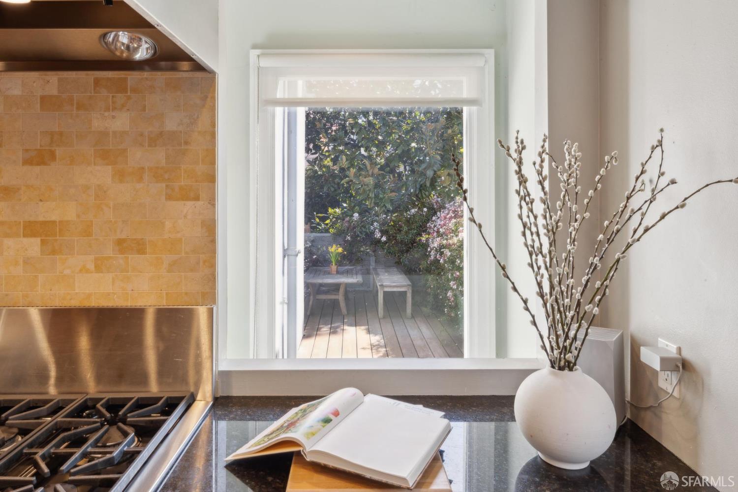 Detail Gallery Image 18 of 71 For 245 Alhambra St, San Francisco,  CA 94123 - 4 Beds | 3/1 Baths