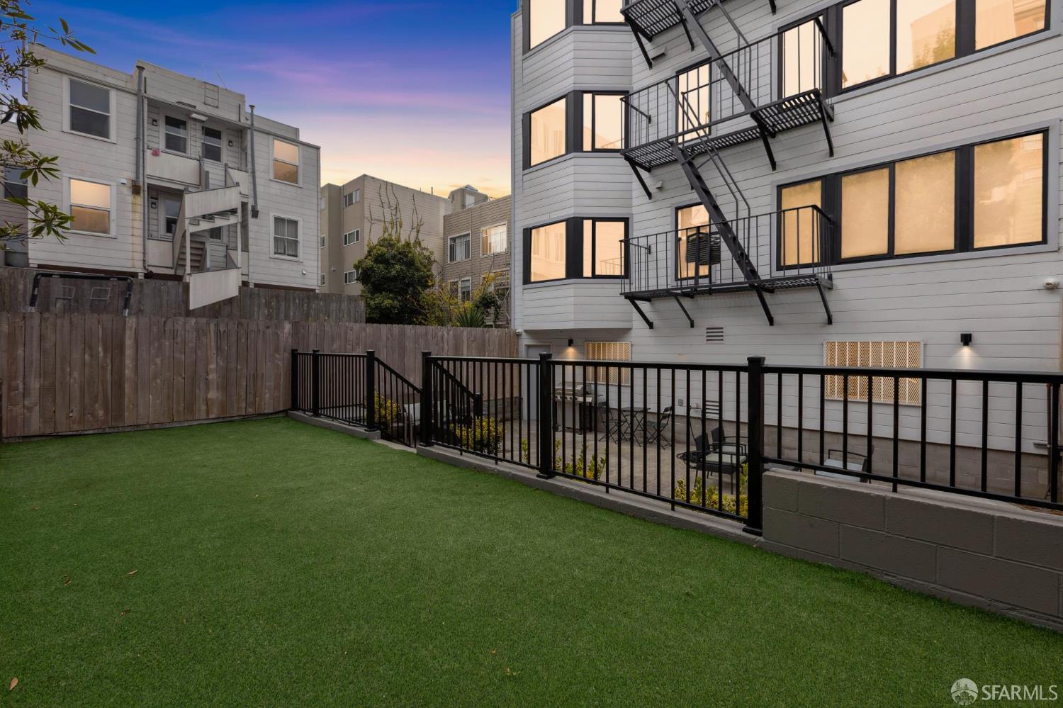 Detail Gallery Image 58 of 62 For 1624 Larkin St #4,  San Francisco,  CA 94109 - 1 Beds | 1 Baths